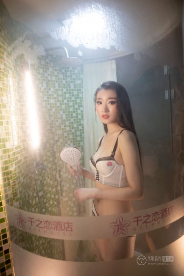 乳房与月亮